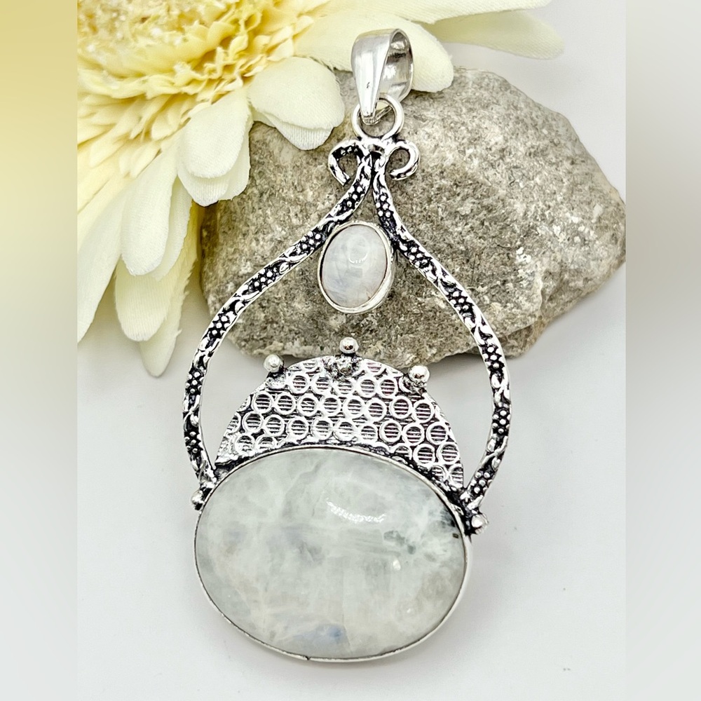 MOONSTONE PENDANT